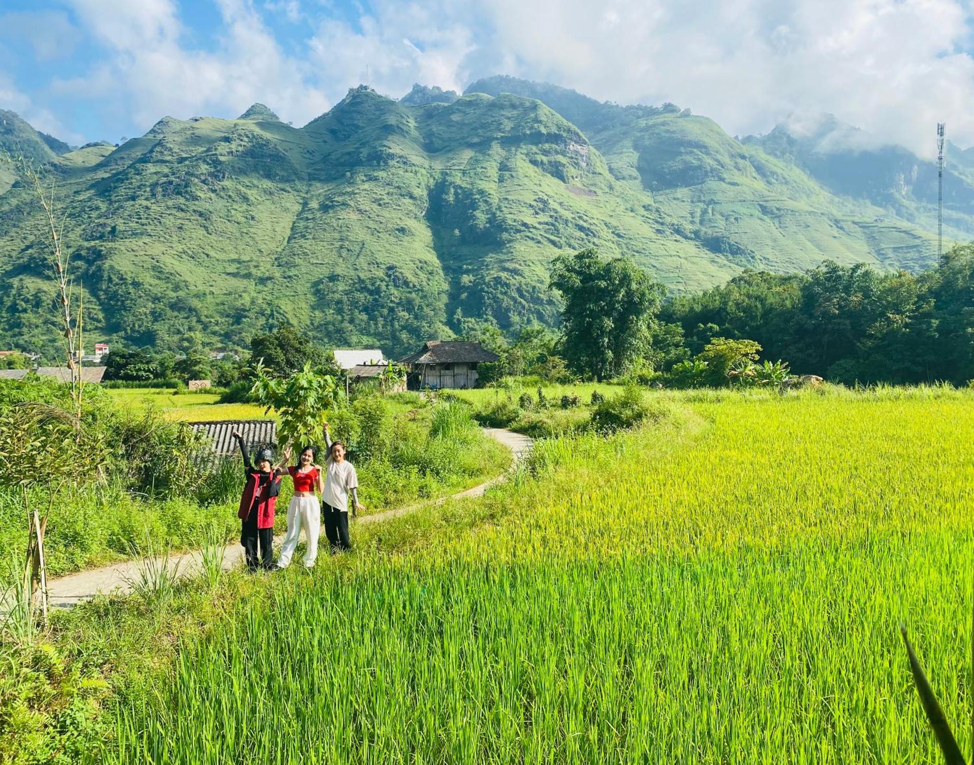 Du Gia Field View Homestay Làng Cac Exteriör bild