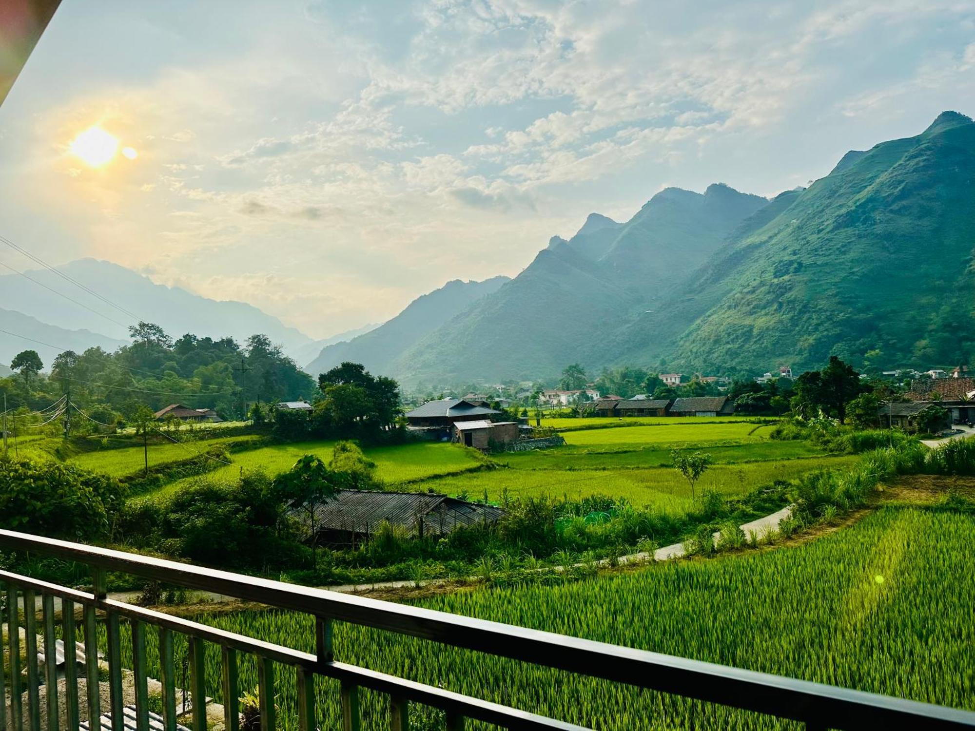 Du Gia Field View Homestay Làng Cac Exteriör bild